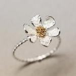 Danity White daisy flower ring